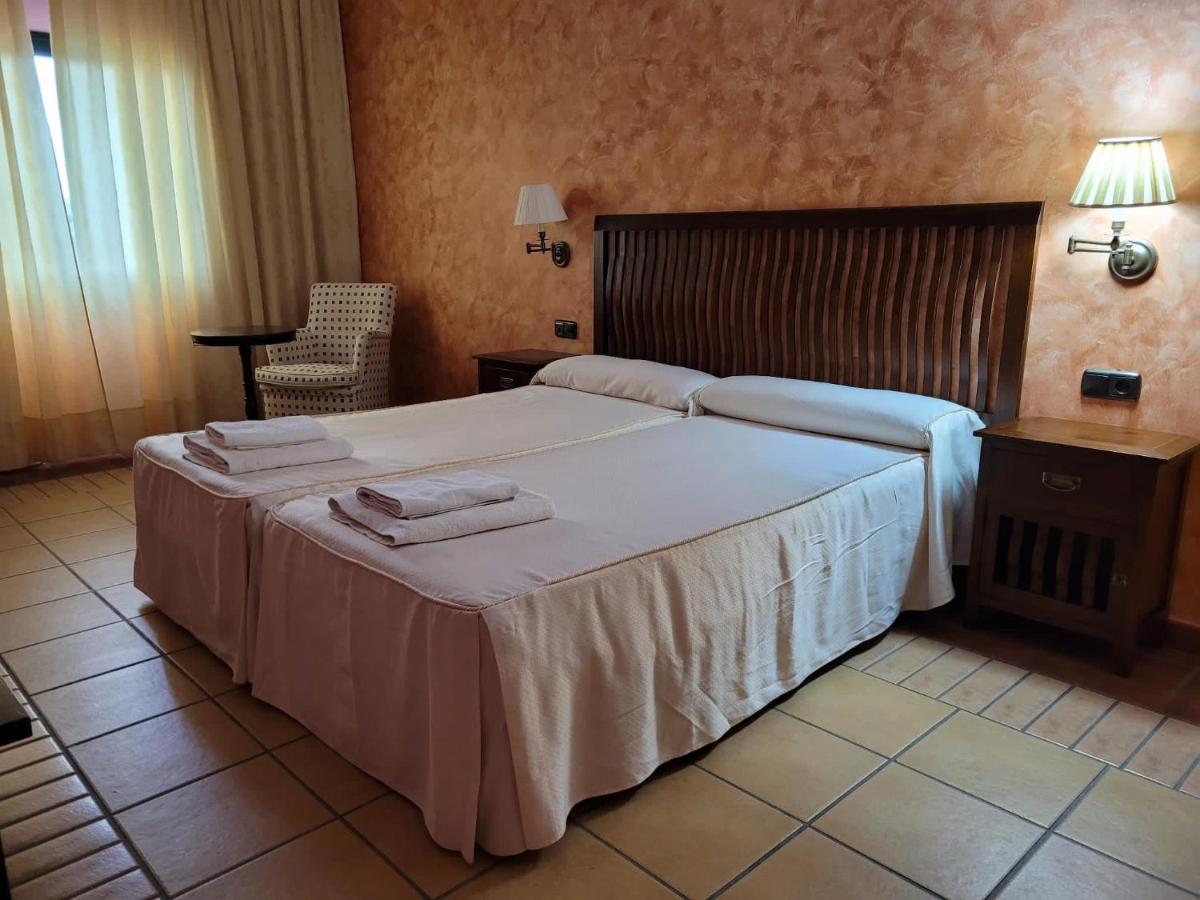 Hospedium Hotel Dona Mafalda De Castilla ปลาเซนเซีย ภายนอก รูปภาพ