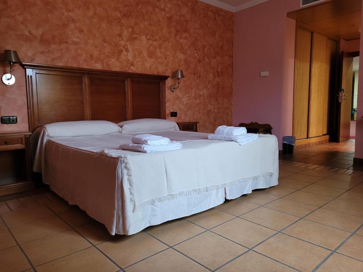 Hospedium Hotel Dona Mafalda De Castilla ปลาเซนเซีย ภายนอก รูปภาพ