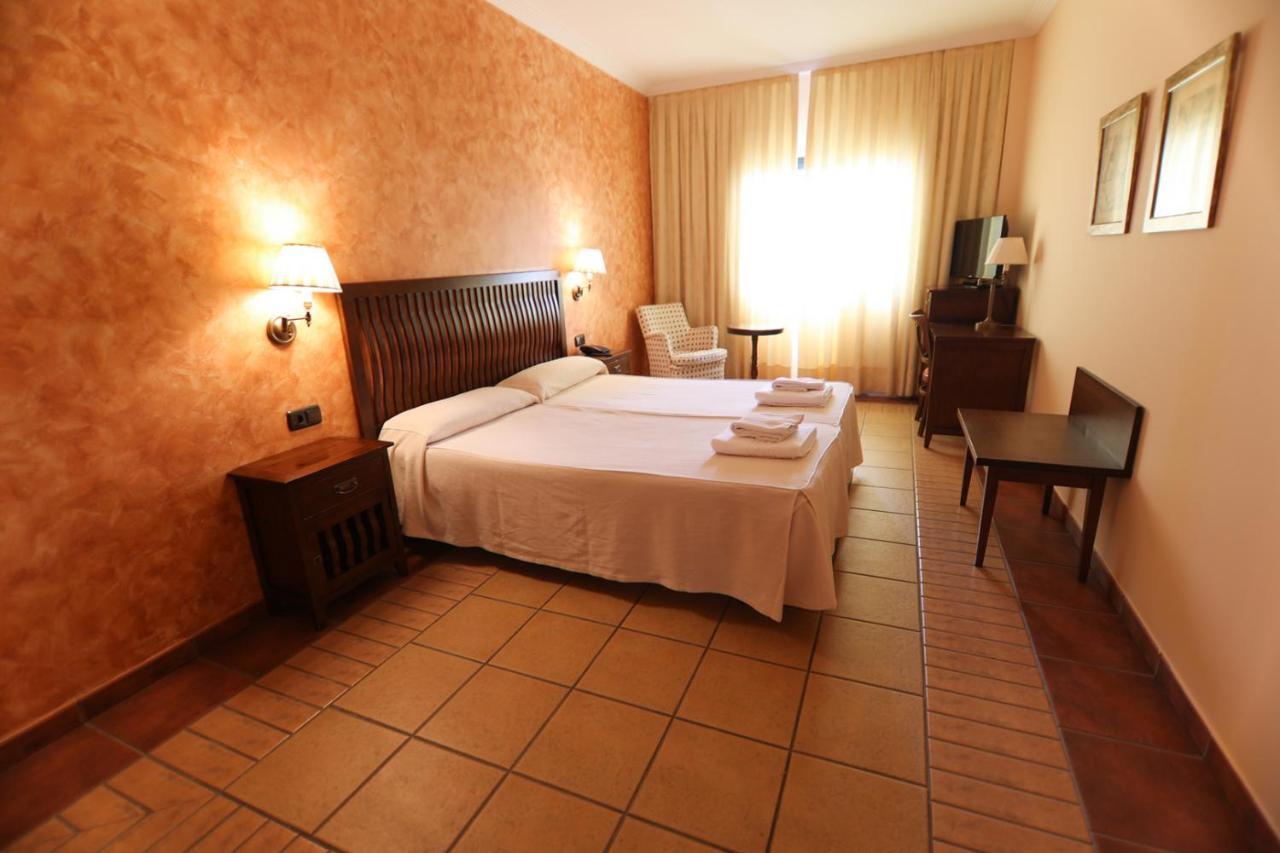 Hospedium Hotel Dona Mafalda De Castilla ปลาเซนเซีย ภายนอก รูปภาพ