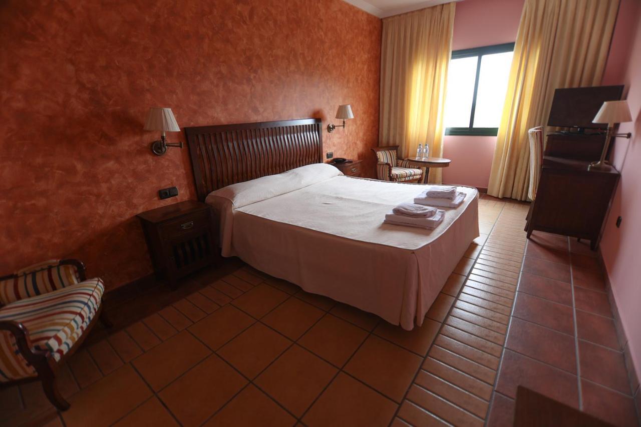 Hospedium Hotel Dona Mafalda De Castilla ปลาเซนเซีย ภายนอก รูปภาพ