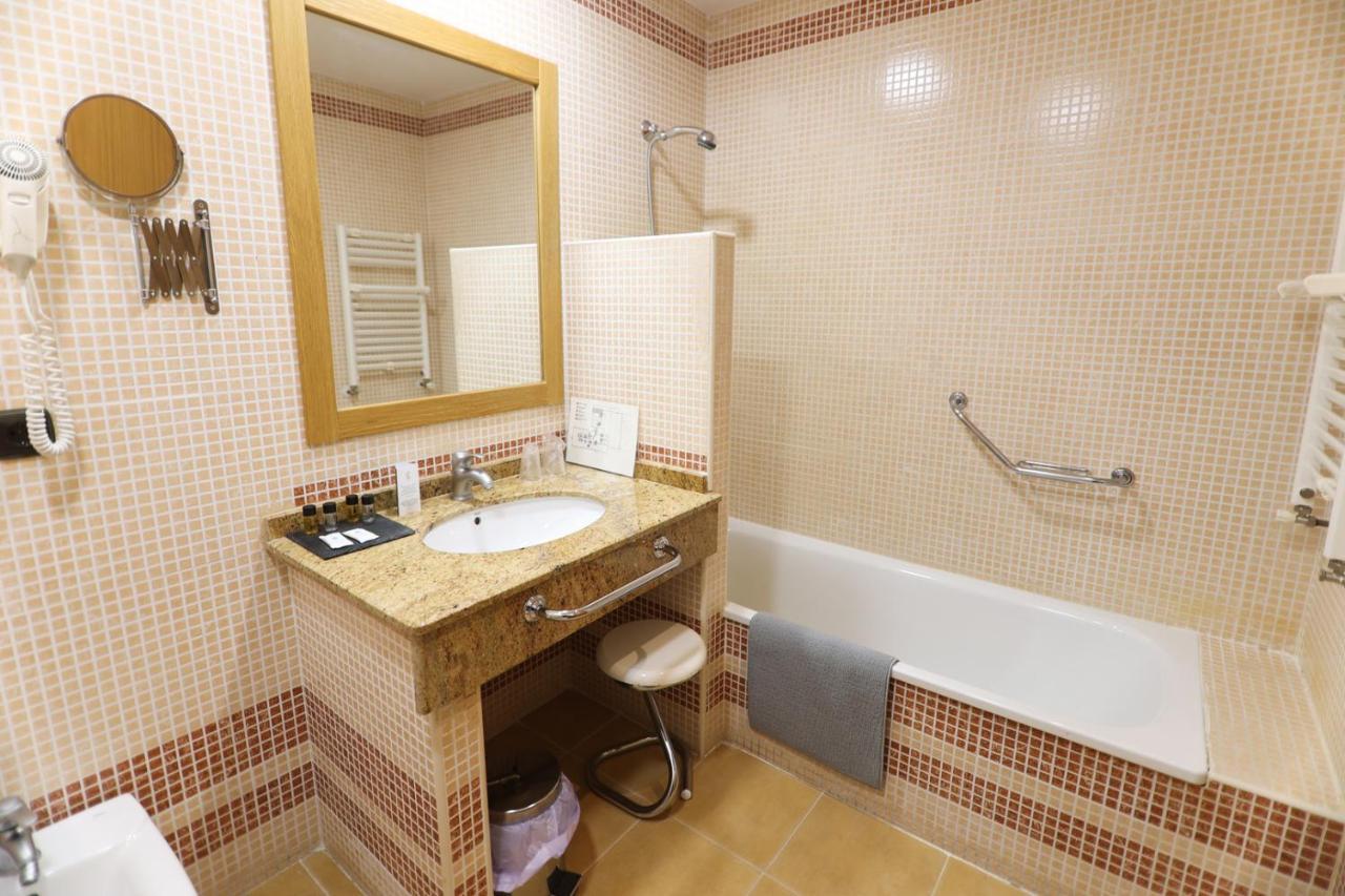 Hospedium Hotel Dona Mafalda De Castilla ปลาเซนเซีย ภายนอก รูปภาพ