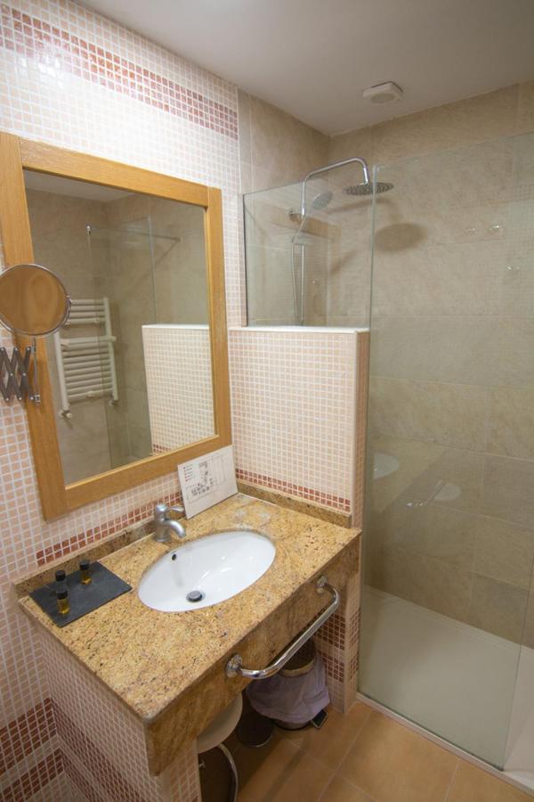 Hospedium Hotel Dona Mafalda De Castilla ปลาเซนเซีย ภายนอก รูปภาพ