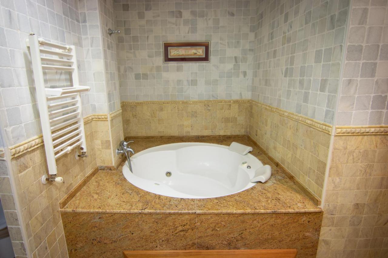 Hospedium Hotel Dona Mafalda De Castilla ปลาเซนเซีย ภายนอก รูปภาพ