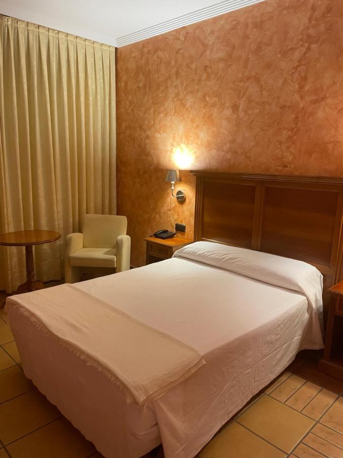 Hospedium Hotel Dona Mafalda De Castilla ปลาเซนเซีย ภายนอก รูปภาพ