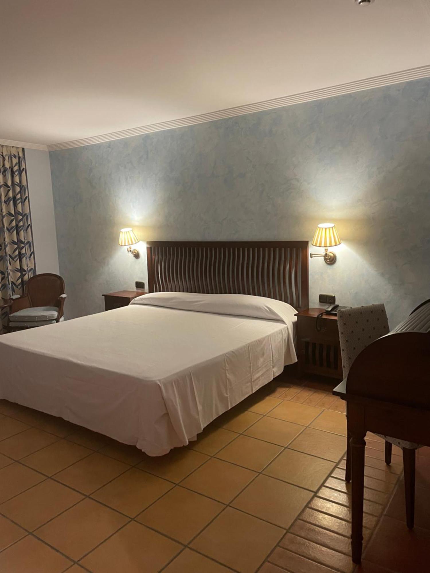 Hospedium Hotel Dona Mafalda De Castilla ปลาเซนเซีย ภายนอก รูปภาพ